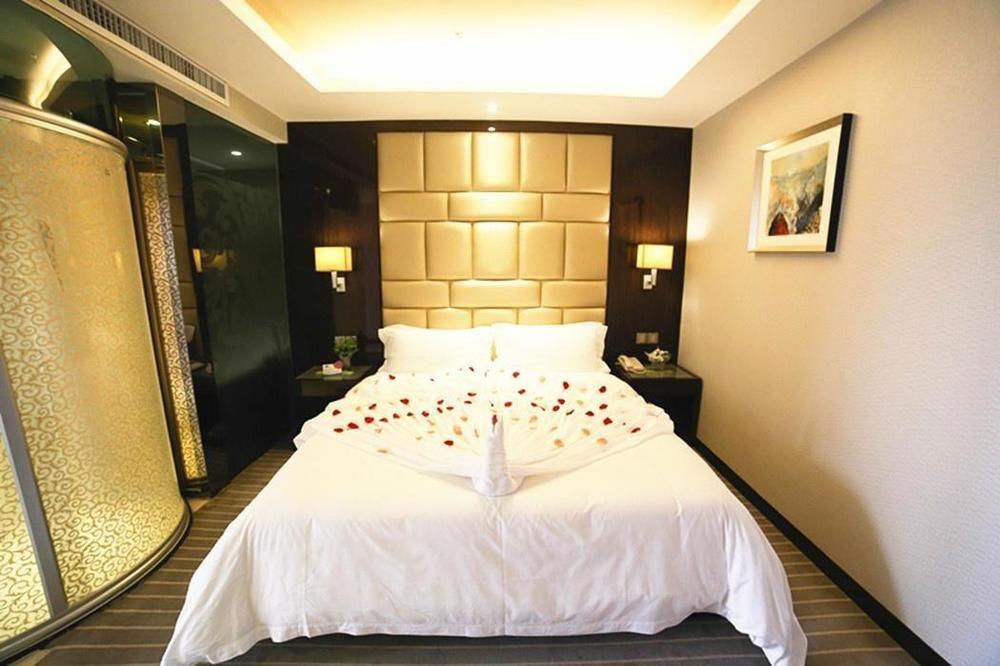 Days Inn Hotspring Xiamen Exterior photo